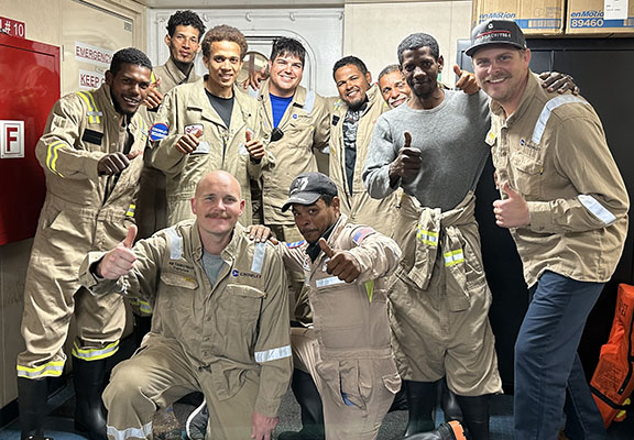 Group photo of crew and migrants